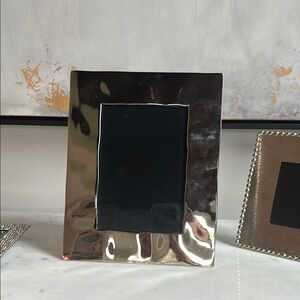 Sophisticated Silver Picture Frame with Modern Accents